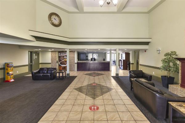 Days Inn & Suites Whitecourt